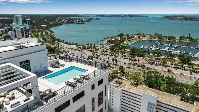 33 S Palm Ave #902, FL