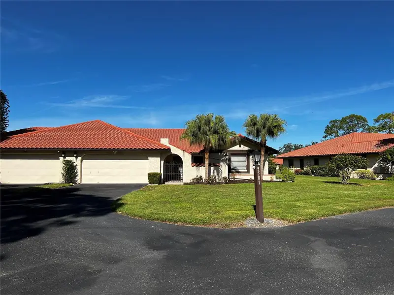 5581 Golf Pointe Dr, FL