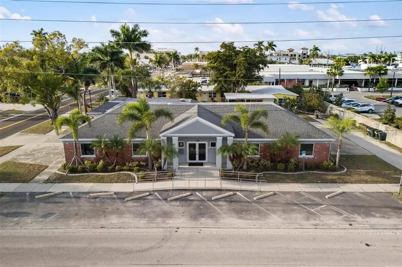 128 W Charlotte Ave, FL