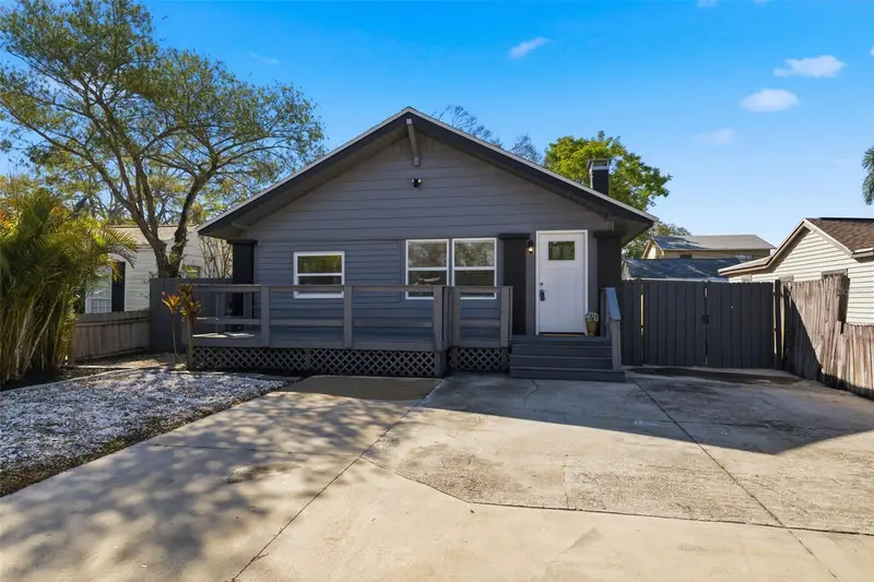 3924 45th Ave N, FL