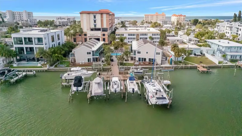 673 Bay Esplanade #204, FL