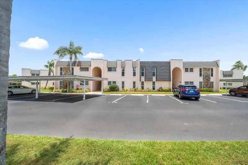 213 Fernwood Cir #213, FL