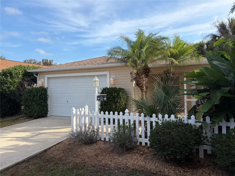 675 Kendall Ct, FL