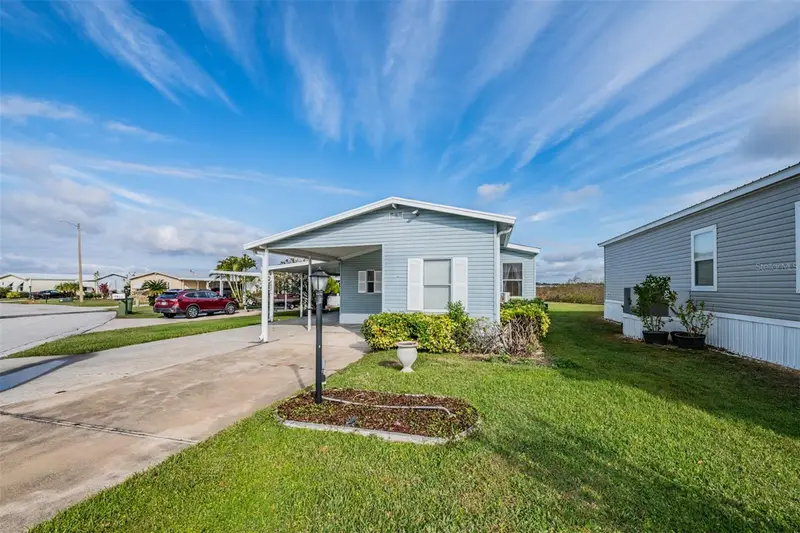 6827 S Lake Henry Dr Ne, FL