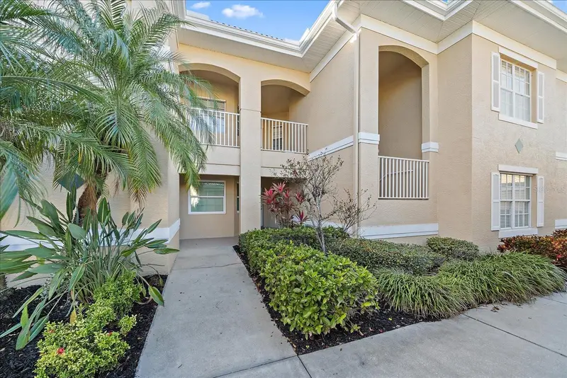 6318 Grand Oak Cir #204, FL