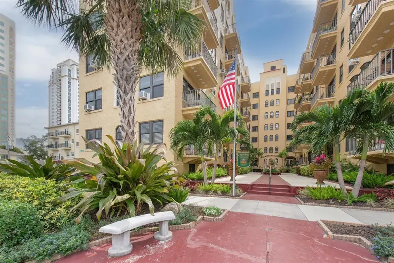 130 4th Ave N #201, FL