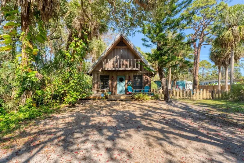 681 Olive St, FL