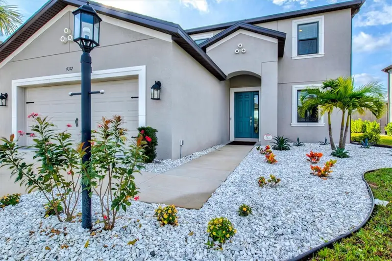 9312 Tequila Sunrise Dr, FL