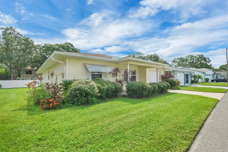 4938 Colonnades Cir E, FL