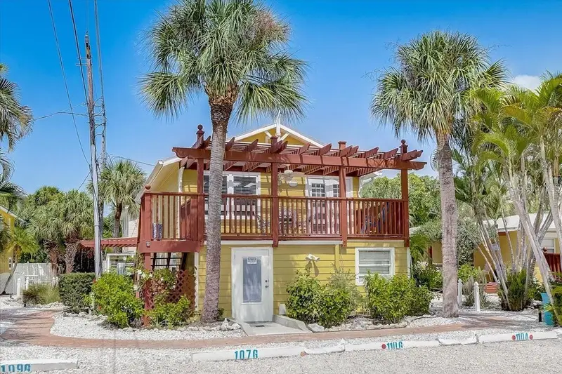 110 Oak Ave #A, FL