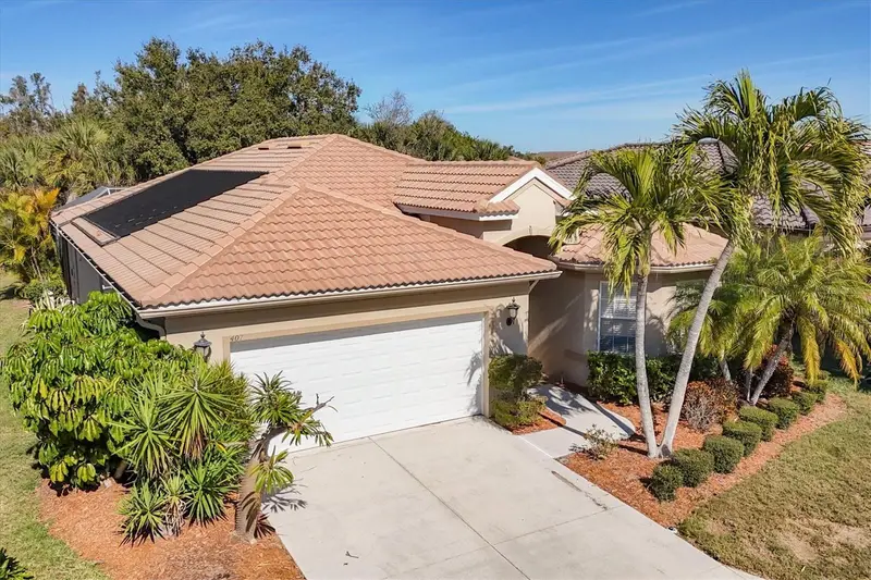407 Pinewood Lake Dr, FL