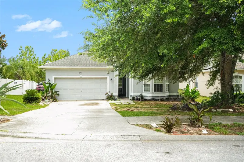 37110 Highland Bluff Cir, FL