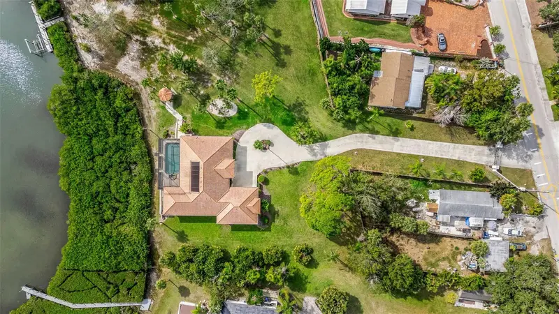102 Brenda Ln, FL