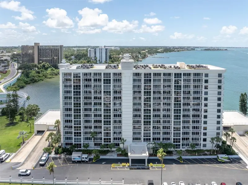 100 Pierce St #305, FL