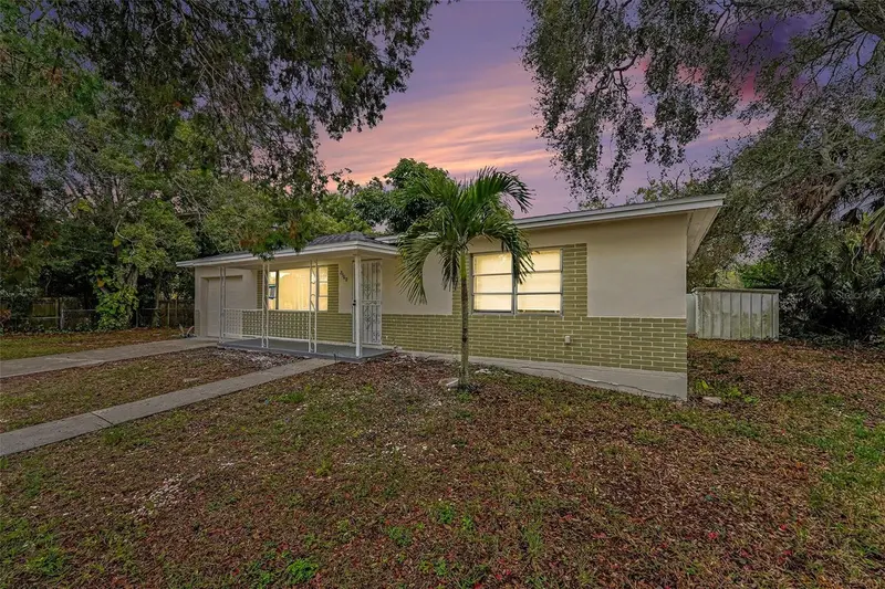2560 Queensboro Ave S, FL