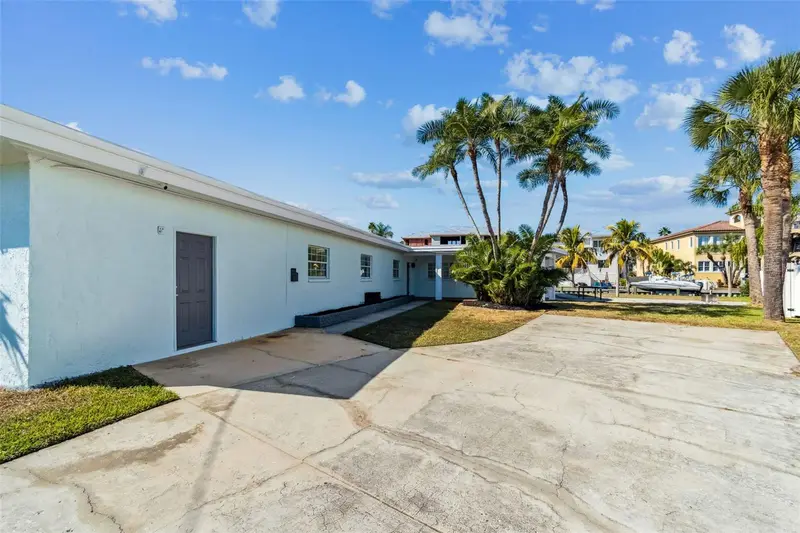 1733 Bayou Grande Blvd Ne, FL