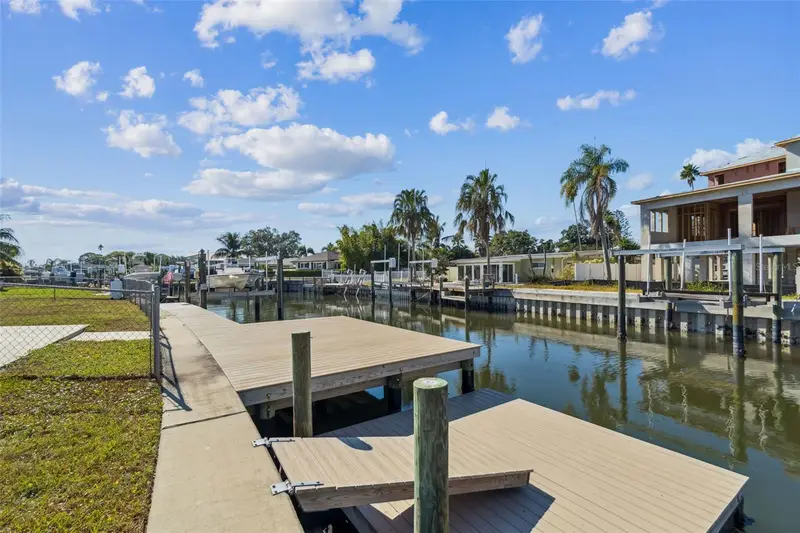 1733 Bayou Grande Blvd Ne, FL