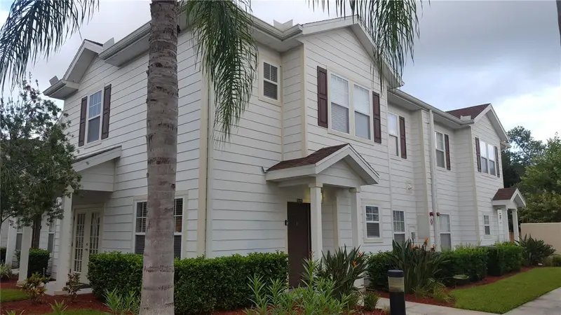 5362 Diplomat Ct #108, FL