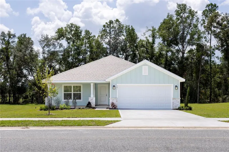 581 Sw Bellflower Dr, FL