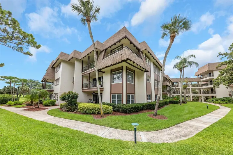 3035 Countryside Blvd #16b, FL