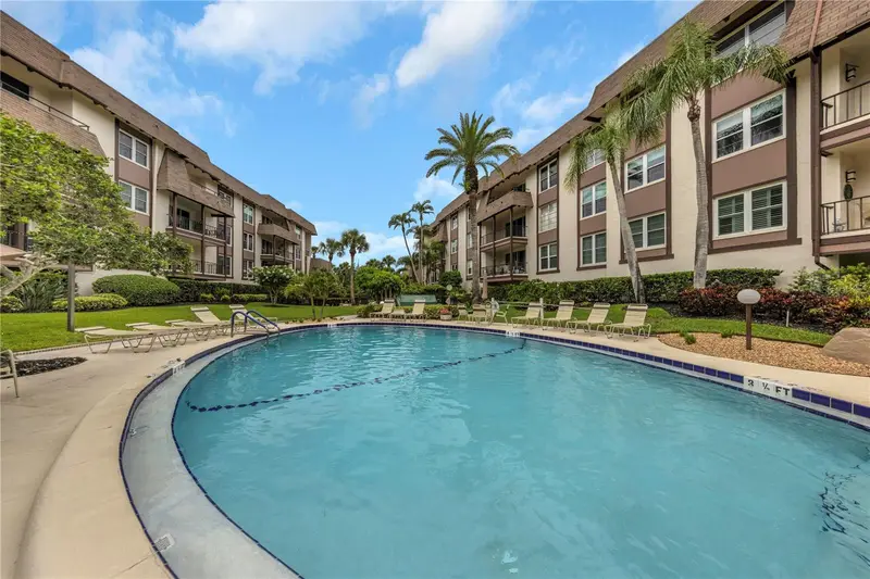 3035 Countryside Blvd #16b, FL