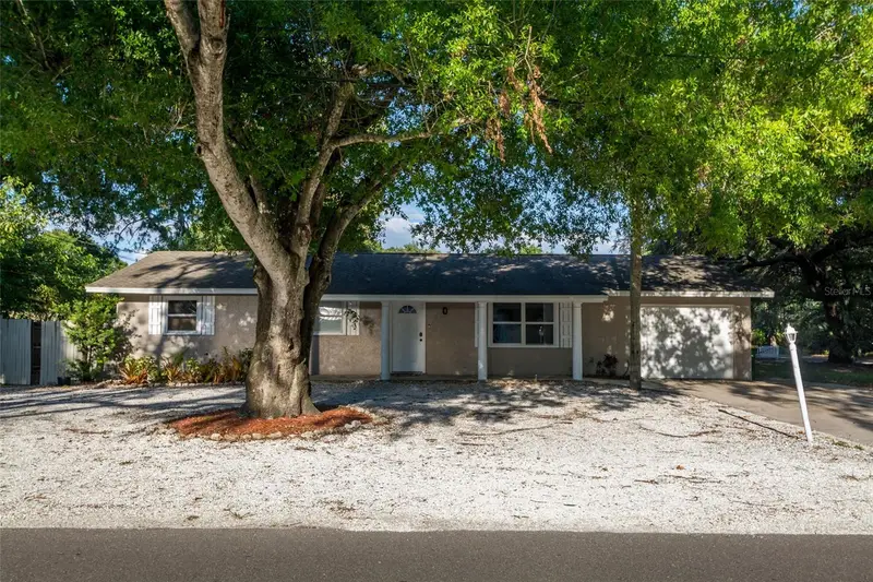 95 S Briggs Ave, FL