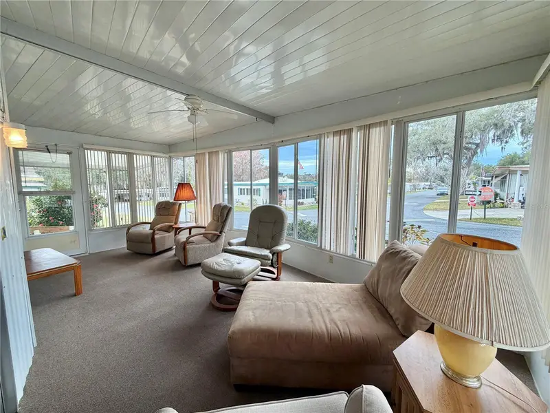 211 Aspen Cir, FL