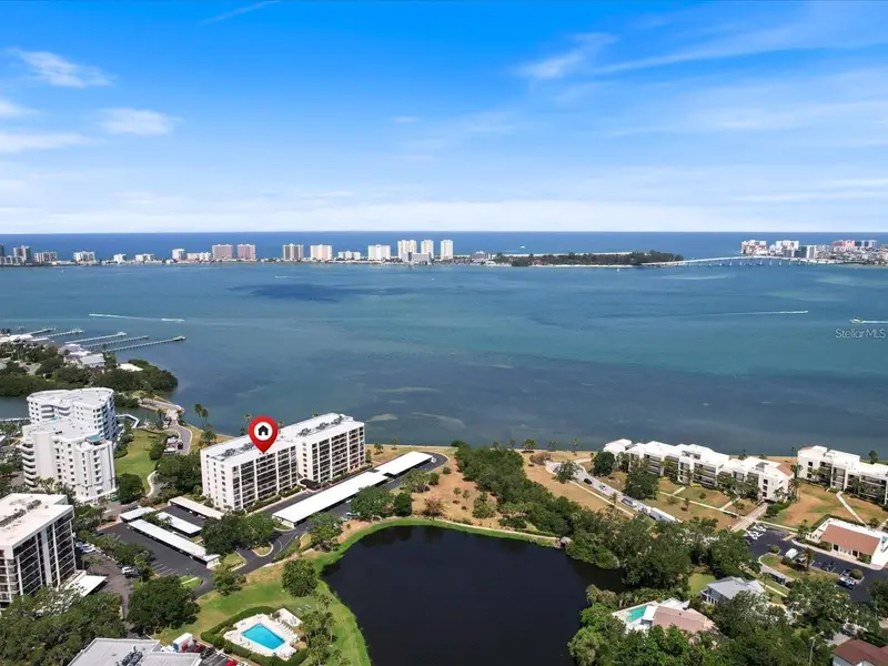100 Oakmont Ln #305, FL