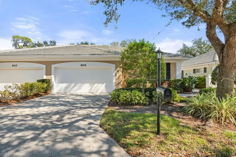 905 Barclay Ct, FL