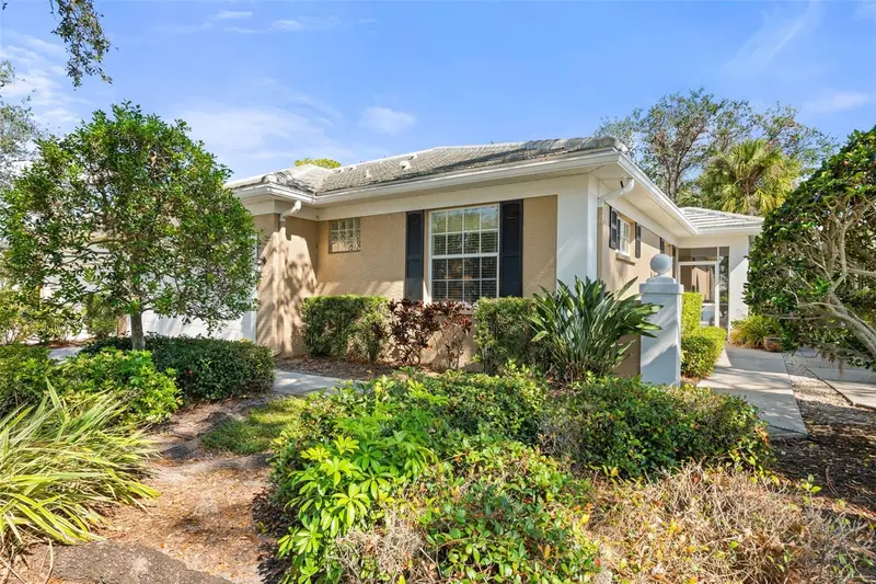 905 Barclay Ct, FL