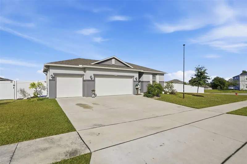 2201 Gladiolus Ln Ln, FL