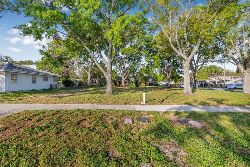 604 Channel Dr, FL