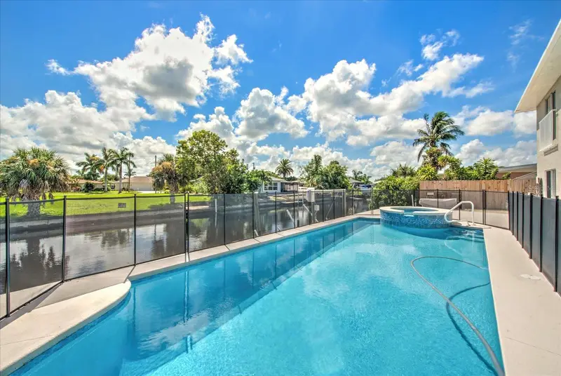 4424 N Canal Cir, FL
