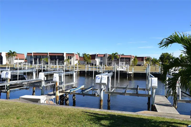 220 Coldeway Dr #211, FL