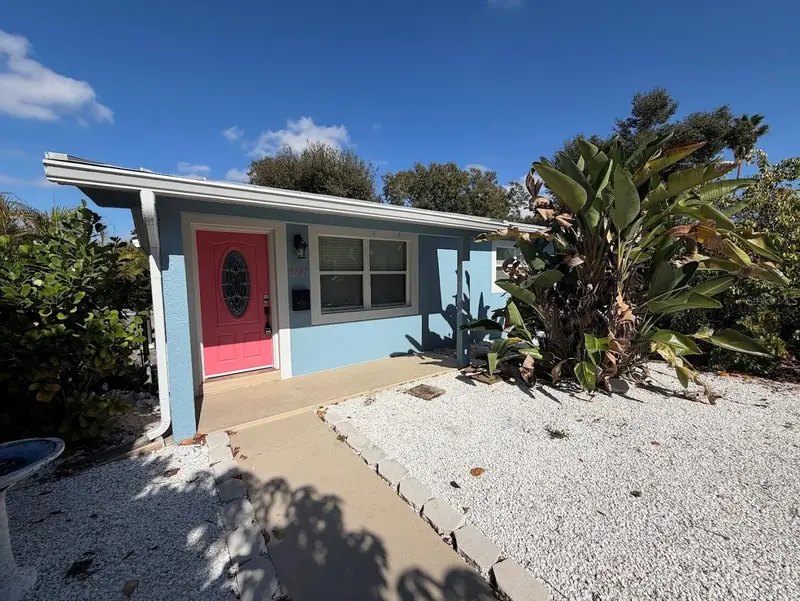 5721 10th Ave N, FL