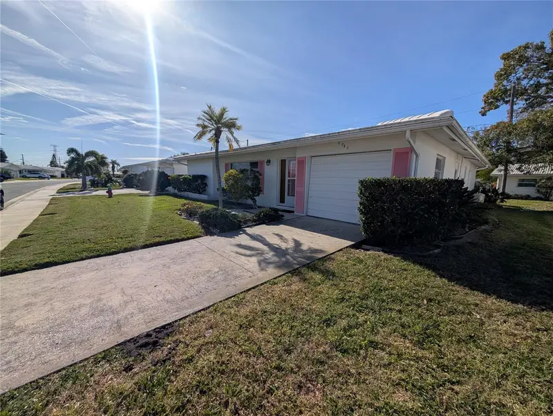 9946 39th Way N, FL