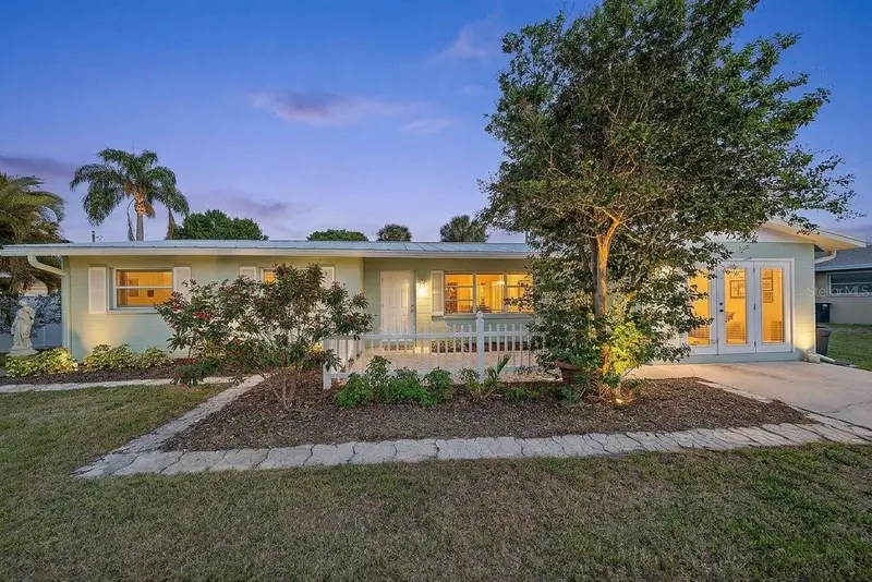 2534 Waneta Dr, FL