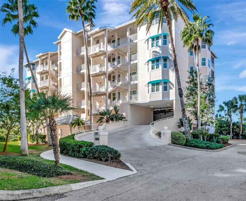 242 Hidden Bay Dr #602, FL