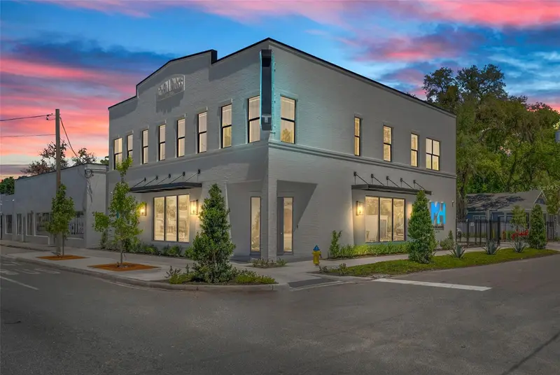 902 E Curtis St #1, FL