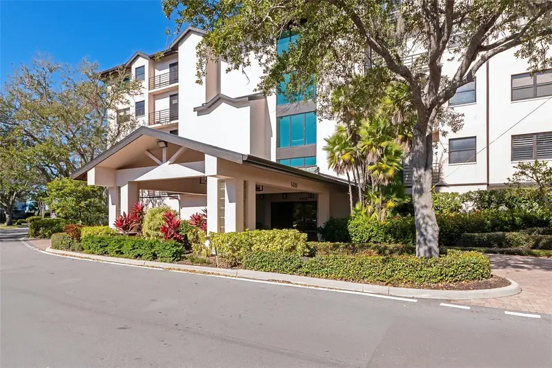 5408 Eagles Point Cir #302, FL