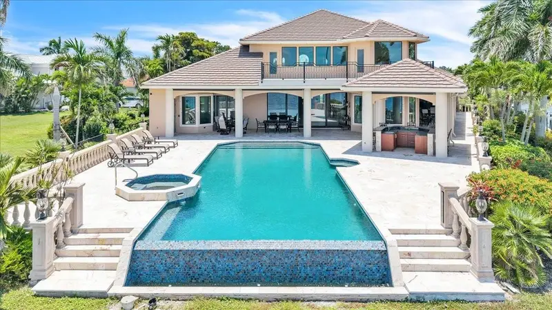 3 Hibiscus Dr, FL