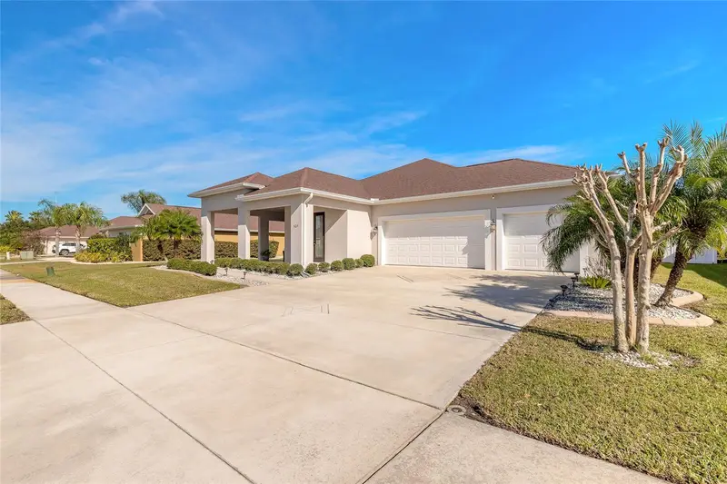 527 Luna Bella Ln, FL