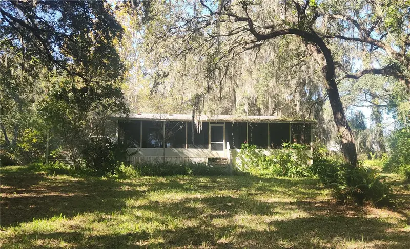 384 Crescent Lake Shore Dr, FL