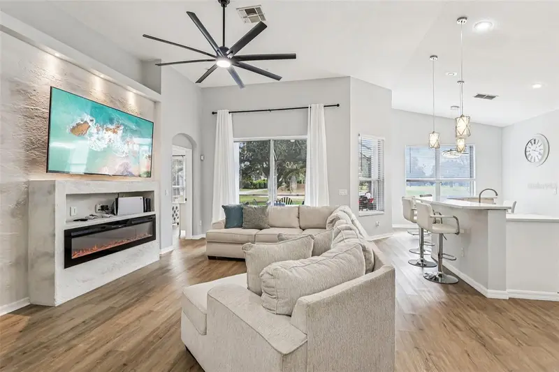 221 Westmoreland Cir, FL