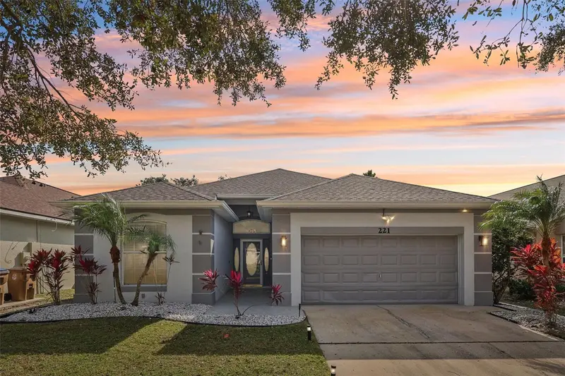 221 Westmoreland Cir, FL