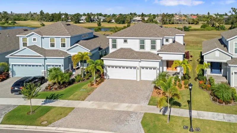 933 Signet Dr, FL