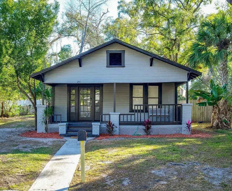 211 E Cluster Ave, FL