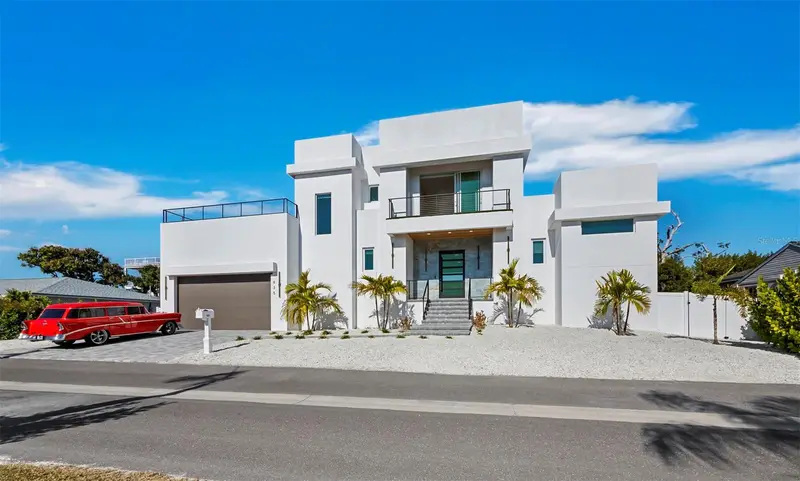 635 Jungle Queen Way, FL