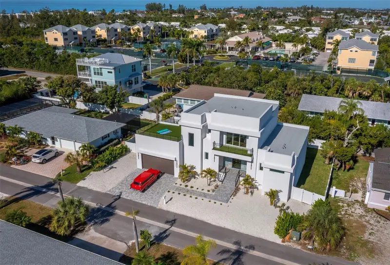 635 Jungle Queen Way, FL