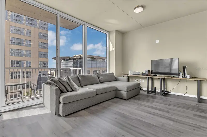 155 S Court Ave #1506, FL